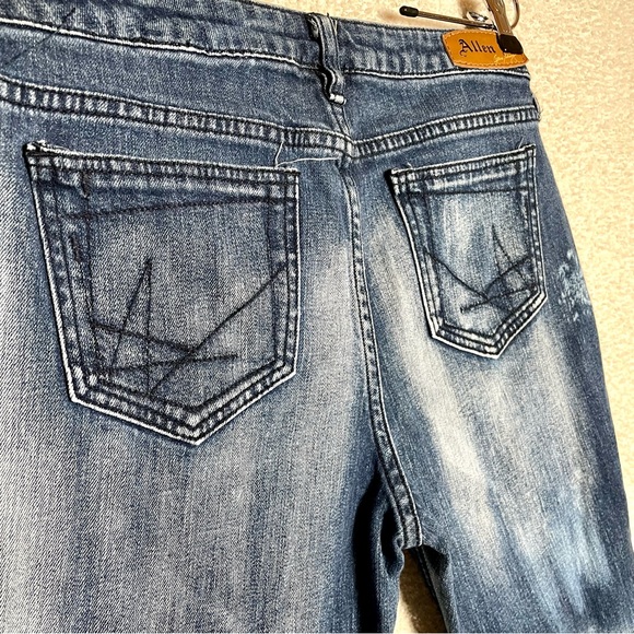Allen B Allen Schwartz Women’s Embellished Distressed Denim Jeans Size 10 - Picture 8 of 11